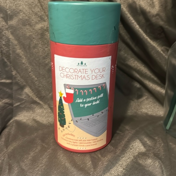 Decorate your Christmas desk kit - Picture 1 of 5